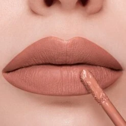 STAY ON ME ROSSETTO LIQUIDO A LUNGA TENUTA 28 STAY ON ME ROSSETTO LIQUIDO A LUNGA TENUTA -Diegodallapalma Negozio DF116032 worn